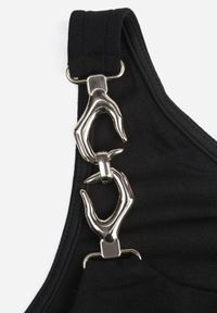 Born2be - Czarny Asymetryczny Top z Wiskozą Ozdobiony Aplikacją na Ramieniu Linassa. Okazja: na co dzień. Kolor: czarny. Materiał: wiskoza. Wzór: aplikacja. Styl: elegancki, klasyczny, casual #4