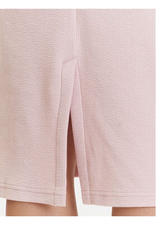 Puma Sukienka codzienna Her 685063 Różowy Regular Fit. Okazja: na co dzień. Kolor: różowy. Materiał: syntetyk. Typ sukienki: proste. Styl: casual