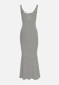 Born2be - Czarno-Biała Sukienka o Taliowanym Kroju z Wiskozą Zidia. Okazja: na co dzień. Kolor: czarny. Materiał: wiskoza. Styl: casual, elegancki #7