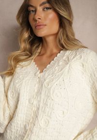 Renee - Beżowy Kardigan w Stylu Oversize z Guzikami i Ozdobnymi Tłoczeniami Palabia. Kolor: beżowy. Sezon: zima #3