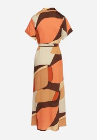 Born2be - Jasnobrązowa Sukienka Rozkloszowana z Wiskozy w Geometryczny Wzór z Paskiem Ranislla. Okazja: na co dzień. Typ kołnierza: dekolt w serek. Kolor: brązowy. Materiał: wiskoza. Długość rękawa: krótki rękaw. Wzór: geometria. Styl: elegancki, casual #4