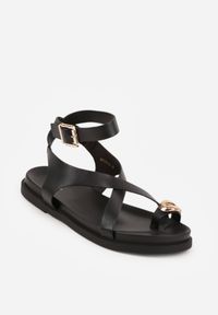 Renee - Czarne Sandały w Stylu Japonek VICES z Paskiem na Palec i Zdobieniem Lilvia. Okazja: na imprezę, na co dzień. Zapięcie: pasek. Kolor: czarny. Materiał: satyna. Wzór: aplikacja. Sezon: lato. Styl: casual, elegancki #3