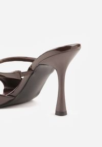 Born2be - Brązowe Klapki na Szpilce z Podwójnym Paskiem i Szpiczastym Noskiem Senrenne. Okazja: na co dzień. Nosek buta: szpiczasty. Kolor: brązowy. Materiał: jeans, satyna, koronka. Wzór: koronka. Obcas: na szpilce. Styl: casual, elegancki #2