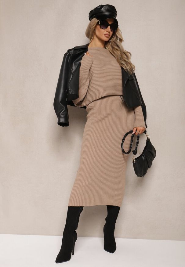 Renee - Ciemnobeżowy Komplet z Wiskozą w Prążki Spódnica z Gumką w Pasie i Góra o Kroju Nietoperza Korttisa. Kolor: beżowy. Materiał: wiskoza. Wzór: prążki