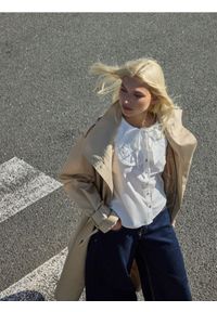 Reserved - Koszula z ozdobnym kołnierzem - biały. Kolor: biały. Materiał: bawełna #1