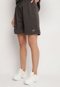 Born2be - Szare Szorty Bermudy w Sportowym Stylu z Kieszeniami Tezira. Okazja: na spacer. Kolor: szary. Sezon: lato. Styl: sportowy