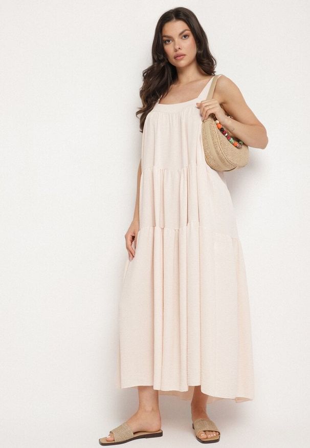 Born2be - Beżowa Sukienka o Rozkloszowanym Kroju z Wiązaniem z Tyłu Savinelle. Okazja: na imprezę, na co dzień. Kolor: beżowy. Styl: elegancki, casual