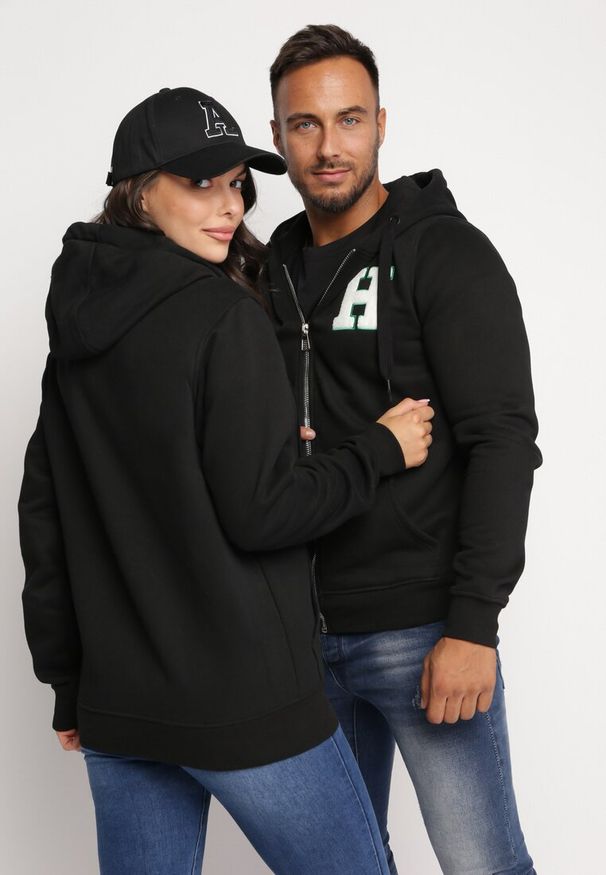 Born2be - Czarna Bluza z Polarem i Kapturem Ozdobiona Naszywką Torrina. Typ kołnierza: kaptur. Kolor: czarny. Materiał: polar. Wzór: aplikacja