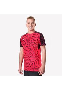 KIPSTA - Koszulka piłkarska Kipsta Viralto Topo. Kolor: czarny, czerwony, różowy, wielokolorowy. Materiał: poliester, materiał, tkanina. Sport: piłka nożna