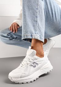 Renee - Białe Sneakersy na Platformie z Wstawkami z Siateczki Epionna. Kolor: biały. Obcas: na platformie