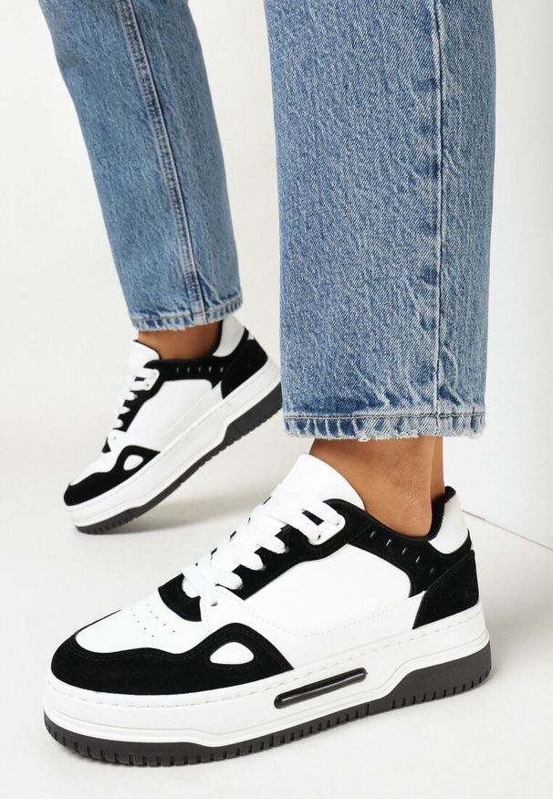 Born2be - Biało-Czarne Sneakersy przed Kostkę na Grubej Podeszwie Oshime. Wysokość cholewki: przed kostkę. Kolor: biały