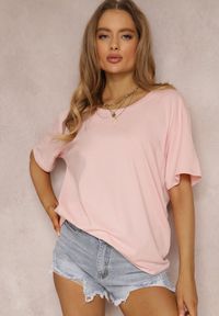 Renee - Jasnoróżowy T-shirt Eraela. Kolekcja: plus size. Kolor: różowy. Materiał: tkanina, bawełna. Długość rękawa: krótki rękaw. Długość: krótkie. Styl: klasyczny