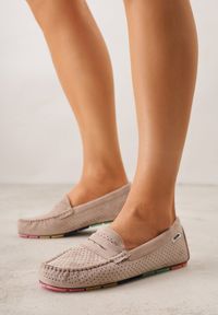 Born2be - Ciemnobeżowe Ażurowe Mokasyny ze Skórzaną Wkładką Ozdobione Przeszyciami Sylilise. Okazja: na co dzień. Kolor: beżowy. Materiał: skóra. Wzór: ażurowy, aplikacja. Styl: casual, klasyczny #3