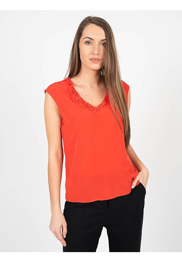 Pinko Top "Abbuffato 1" | 1G1623 Y6ZV | Abbuffato 1 | Kobieta | Czerwony. Okazja: na co dzień. Kolor: czerwony. Materiał: wiskoza. Długość rękawa: bez rękawów. Wzór: aplikacja, koronka. Styl: casual