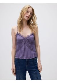 Reserved - Top z koronką - fioletowy. Kolor: fioletowy. Materiał: koronka. Wzór: koronka #1