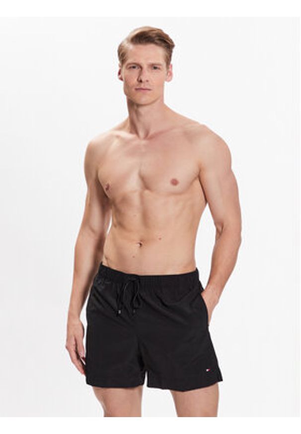 TOMMY HILFIGER - Tommy Hilfiger Szorty kąpielowe Essential UM0UM02793 Czarny Regular Fit. Kolor: czarny. Materiał: syntetyk