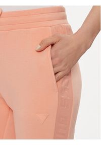 Guess Spodnie dresowe Allie V2YB18 K7UW2 Pomarańczowy Regular Fit. Kolor: pomarańczowy. Materiał: wiskoza
