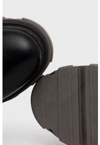Answear Lab Sztyblety damskie kolor czarny na platformie lekko ocieplone. Nosek buta: okrągły. Kolor: czarny. Materiał: guma. Obcas: na platformie. Styl: wakacyjny #4