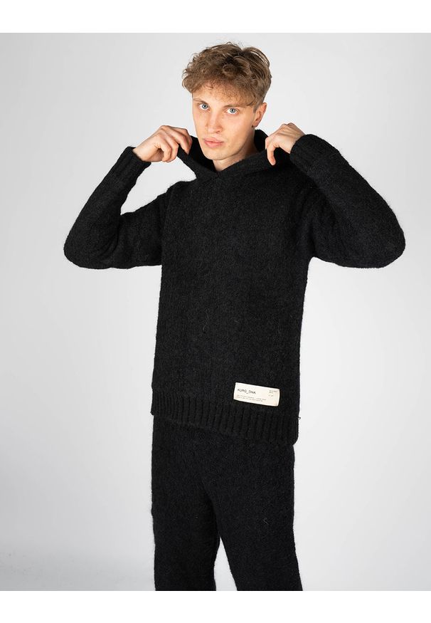 Takeshy Kurosawa Sweter | 83084 | Hoody Boucle | Mężczyzna | Czarny. Okazja: na co dzień. Typ kołnierza: kaptur. Kolor: czarny. Materiał: wełna, akryl. Wzór: aplikacja. Styl: casual