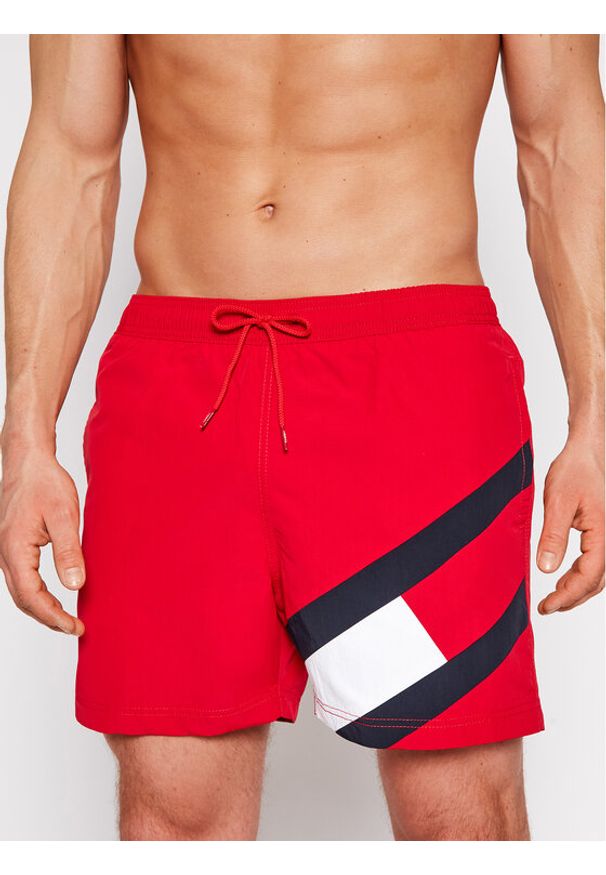 TOMMY HILFIGER - Tommy Hilfiger Szorty kąpielowe UM0UM02048 Czerwony Slim Fit. Kolor: czerwony. Materiał: syntetyk