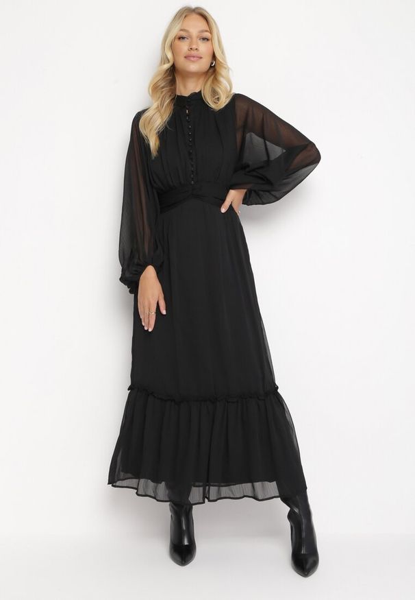 Born2be - Czarna Rozkloszowana Sukienka Maxi z Falbanką Kamiva. Kolor: czarny. Wzór: aplikacja. Długość: maxi