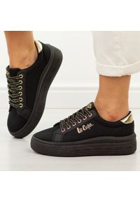 Czarne trampki damskie Lee Cooper 4476. Okazja: na co dzień. Nosek buta: okrągły. Zapięcie: sznurówki. Kolor: czarny. Materiał: tkanina. Sezon: wiosna, lato. Obcas: na platformie. Styl: casual, klasyczny, elegancki #1