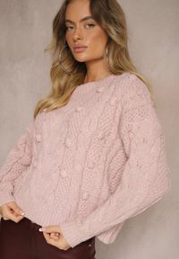 Renee - Różowy Sweter z Wełną i Wiskozą Ozdobiony Tłoczeniem i Kulkami Vaiannae. Kolor: różowy. Materiał: wiskoza, wełna. Wzór: aplikacja. Sezon: zima