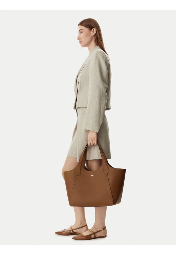 BOSS Torebka 50563395 Brązowy. Kolor: brązowy. Materiał: skórzane