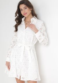 Born2be - Biała Ażurowa Sukienka Bawełniana z Wiązanym Paskiem Ilerah. Kolor: biały. Materiał: bawełna. Wzór: ażurowy. Styl: boho