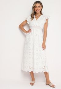 Born2be - Biała Bawełniana Ażurowa Sukienka Koktajlowa z Gumką w Talii i Falbankami Defrea. Okazja: na co dzień. Typ kołnierza: kołnierz z falbankami. Kolor: biały. Materiał: bawełna. Długość rękawa: krótki rękaw. Wzór: ażurowy. Typ sukienki: proste. Styl: wizytowy #1