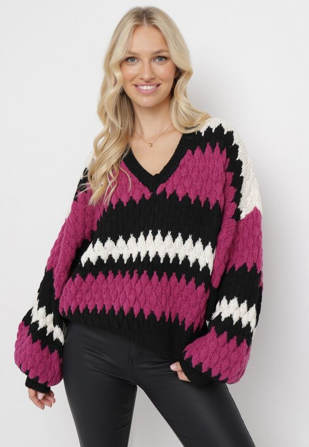 Born2be - Fuksjowy Sweter Oversize z Ozdobnym Wzorem Dzianiny Mexio. Kolor: różowy. Materiał: dzianina. Długość: długie