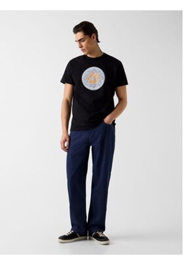 Guess T-Shirt 182433 Czarny Classic Fit. Kolor: czarny