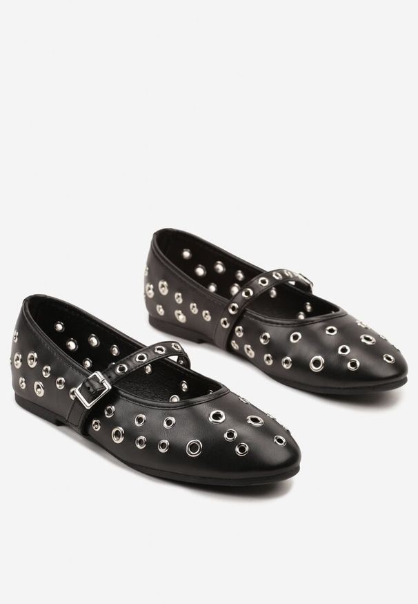 Born2be - Czarne Balerinki Ozdobione Nitami i Paskiem Finilitia. Okazja: na co dzień. Zapięcie: pasek. Kolor: czarny. Wzór: aplikacja. Styl: elegancki, casual