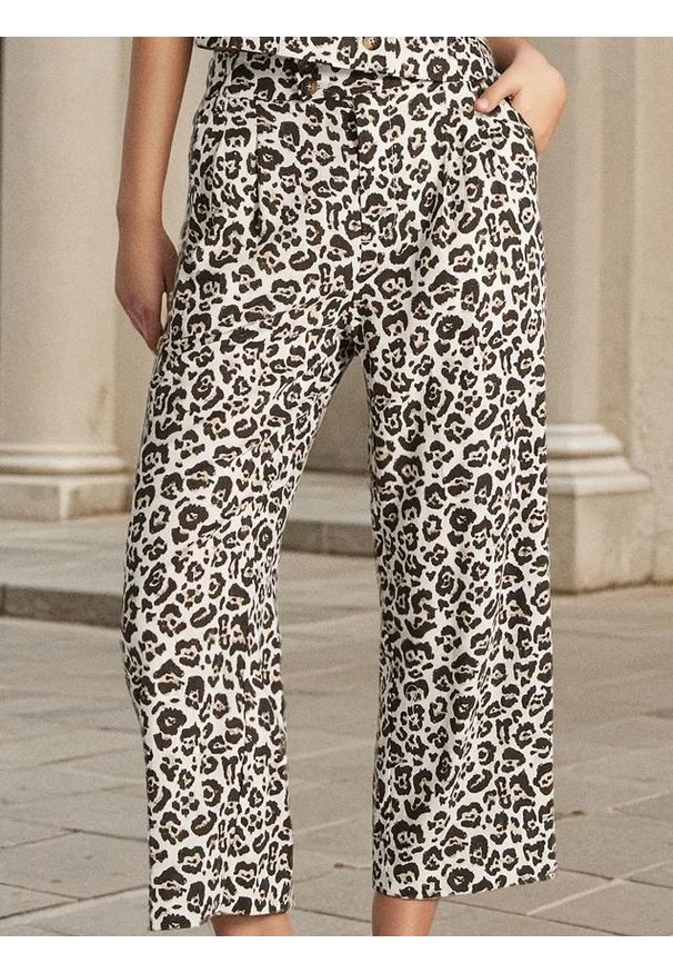Sinsay - Spodnie culotte w panterkę - wielobarwny. Materiał: materiał, len. Wzór: motyw zwierzęcy