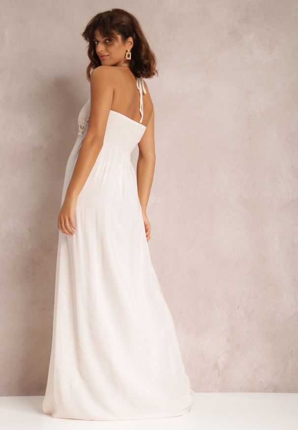 Renee - Jasnoróżowa Sukienka Hirlia. Kolor: różowy. Materiał: bawełna, koronka. Długość rękawa: bez rękawów. Wzór: koronka. Styl: boho. Długość: maxi
