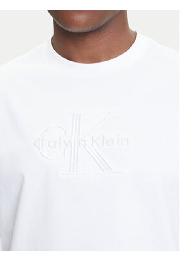 Calvin Klein Jeans T-Shirt Hero Monologo LV04RB295G Biały Relaxed Fit. Kolor: biały. Materiał: bawełna