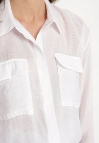 Born2be - Biała Koszula z Modalem i Ozdobnymi Kieszeniami Mavisene. Okazja: na co dzień. Kolor: biały. Materiał: jeans. Styl: klasyczny, casual, elegancki