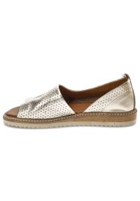 Złote Sandały Artiker Stylowe Obuwie Damskie. Okazja: na co dzień. Nosek buta: okrągły. Kolor: złoty. Materiał: skóra. Sezon: lato. Styl: elegancki #6