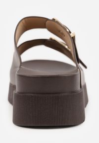 Born2be - Ciemnobrązowe Klapki na Grubej Podeszwie z Dwoma Klamrami Xenienne. Okazja: na co dzień. Kolor: brązowy. Materiał: jeans, len. Styl: elegancki, casual #9