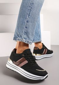 Renee - Czarne Sneakersy z Dekoracyjnymi Wstawkami na Platformie w Paski Letorra. Zapięcie: pasek. Kolor: czarny. Materiał: jeans. Wzór: paski. Obcas: na platformie #4