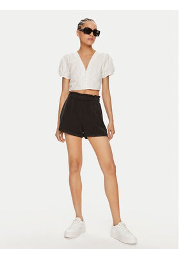Vero Moda Bluzka Charlotte 10303653 Biały Regular Fit. Kolor: biały. Materiał: bawełna