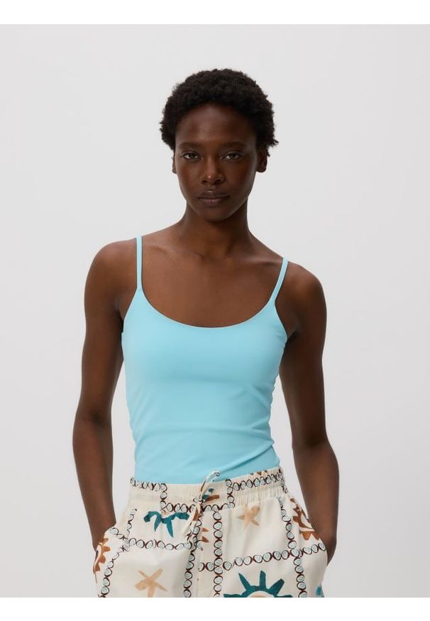 Reserved - Gładki top na ramiączkach - jasnoturkusowy. Kolor: turkusowy. Materiał: dzianina. Długość rękawa: na ramiączkach. Długość: krótkie. Wzór: gładki