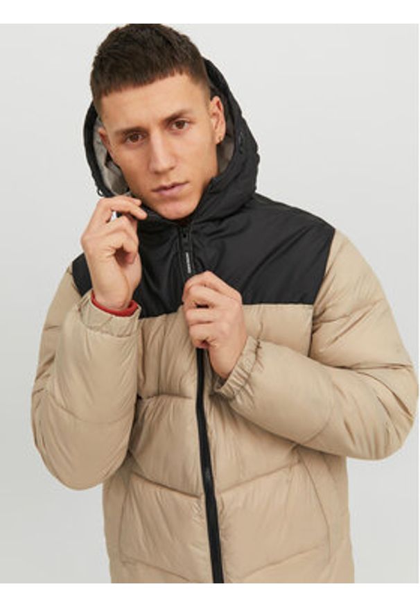 Jack & Jones - Jack&Jones Kurtka zimowa 12235859 Beżowy Regular Fit. Kolor: beżowy. Materiał: syntetyk. Sezon: zima