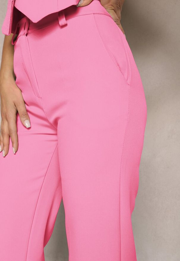 Renee - Różowe Spodnie w Kant w Garniturowym Stylu High Waist Jaessa. Stan: podwyższony. Kolor: różowy. Styl: elegancki