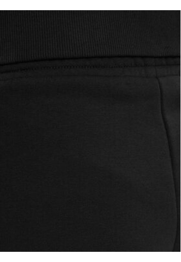 Calvin Klein Jeans Szorty sportowe Embro Badge J20J223418 Czarny Regular Fit. Kolor: czarny. Materiał: bawełna