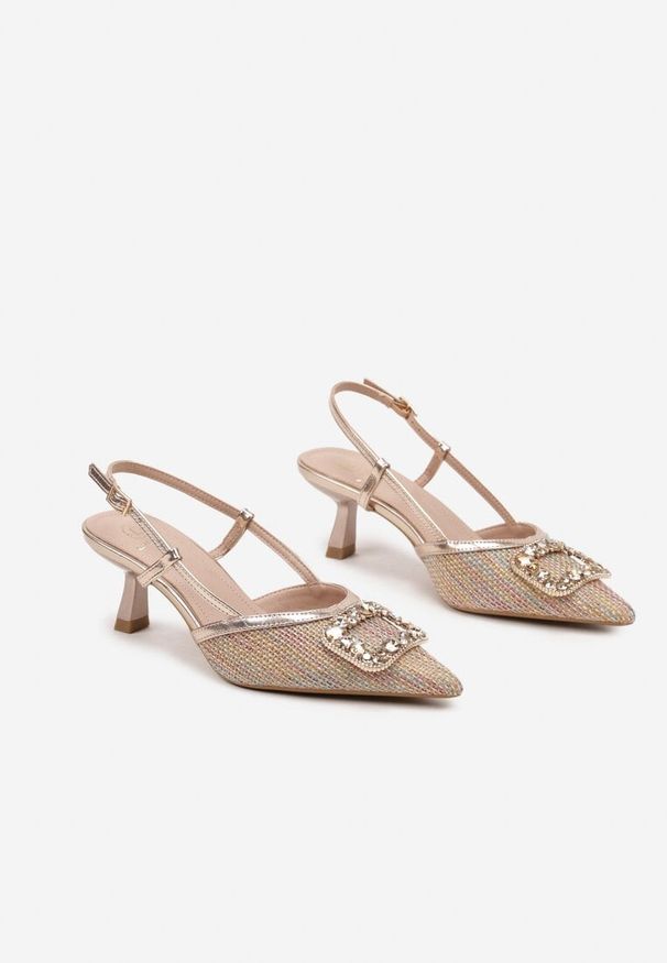 Renee - Szampańskie Sandały na Szpilce Slingback Ozdobione Cyrkoniami Fonaviel. Okazja: na spotkanie biznesowe. Nosek buta: szpiczasty. Kolor: złoty. Wzór: aplikacja. Obcas: na szpilce. Styl: wizytowy, biznesowy, elegancki