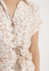 Born2be - Jasnobeżowa Bawełniana Sukienka w Kwiatki o Koszulowym Kroju z Wiązanym Paskiem Amondra. Okazja: na co dzień. Typ kołnierza: dekolt w kształcie V. Kolor: beżowy. Wzór: kwiaty. Typ sukienki: koszulowe. Materiał: bawełna. Długość rękawa: krótki rękaw. Sezon: wiosna, lato. Styl: casual, elegancki #6