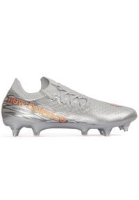 Korki męskie New Balance FURON V7 PRO SG SF1SGG7 – srebrne. Kolor: srebrny. Materiał: włókno. Szerokość cholewki: normalna. Sport: piłka nożna #1