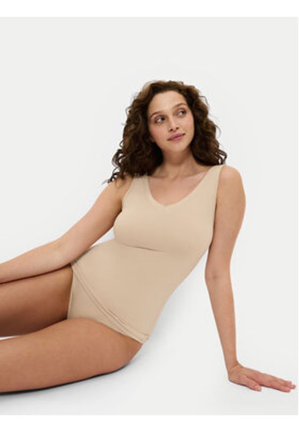 Triumph Top Sense Of Modal 10224796 Beżowy Slim Fit. Kolor: beżowy. Materiał: syntetyk