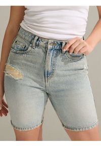 Sinsay - Jeansowe bermudy z przetarciami - turkusowy. Kolor: turkusowy. Materiał: jeans